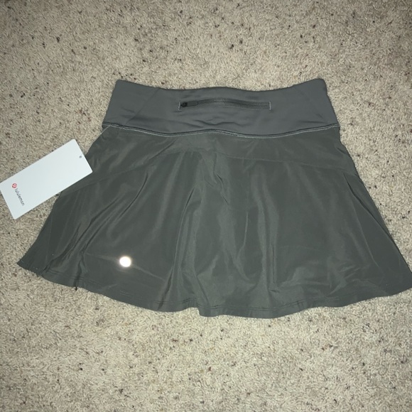 ✨NWT LULULEMON PLAY OFF THE PLEATS SKIRT✨ - Picture 12 of 15